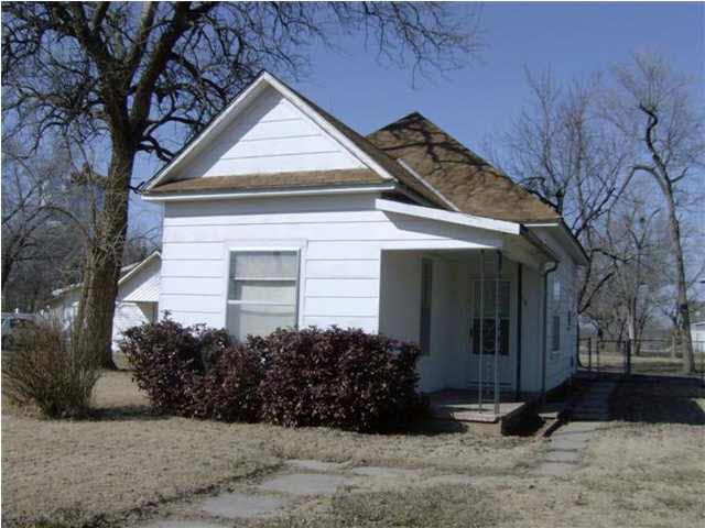 418 E 11th St, Newton, KS 67114