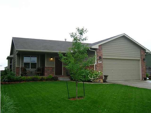 425 E Hickory St, Mulvane, KS 67110