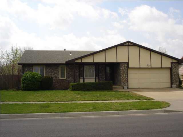 8311 E Zimmerly St, Wichita, KS 67207