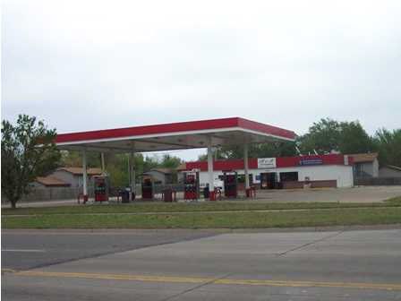 5562 S Seneca, Wichita, KS 67217