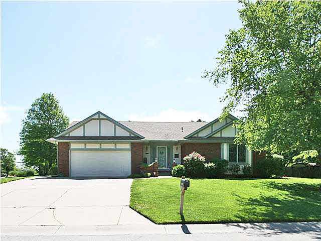918 N Tanglewood Rd, Derby, KS 67037