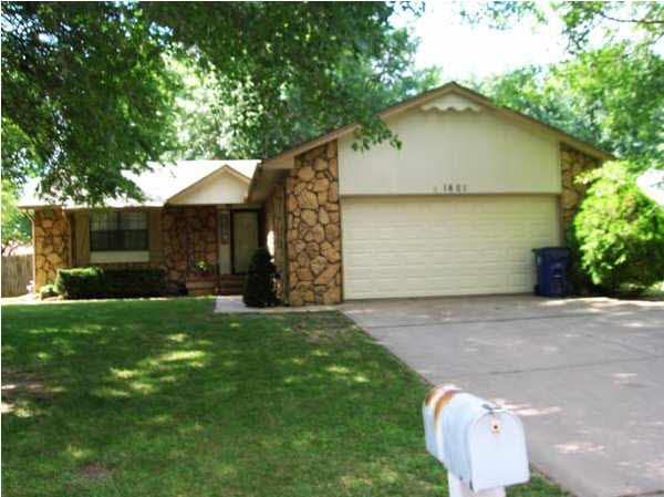 1601 E Oak Forest, Derby, KS 67037
