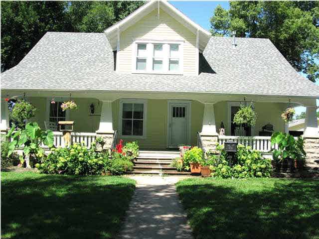 211 Santa Fe, Halstead, KS 67056
