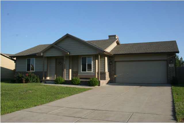 621 E Plantation Rd, Maize, KS 67101