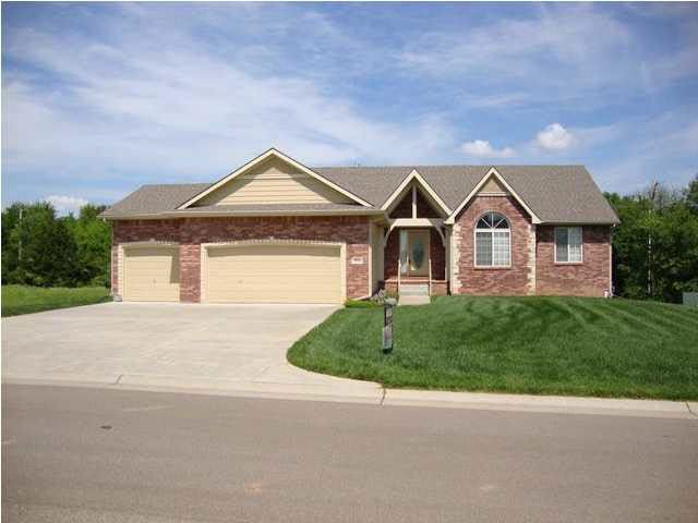 818 N Trail Dr, Mulvane, KS 67110