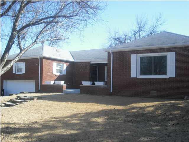 1701 E 8th, Winfield, KS 67156