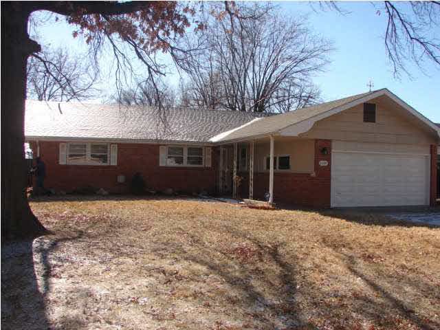 6207 E 9th St N, Wichita, KS 67208