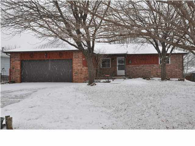 320 Valley View St, Derby, KS 67037