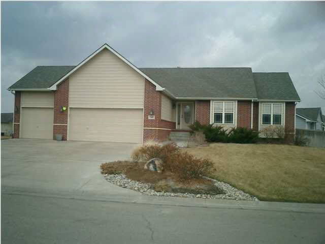 300 W Willow Ct, Goddard, KS 67052