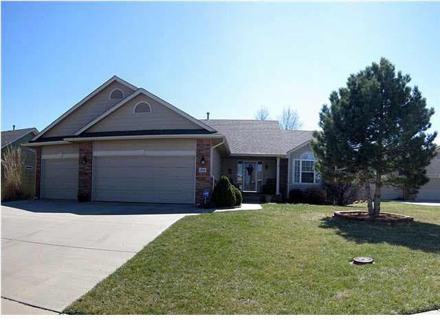 213 E Fieldstone Ct, Derby, KS 67037