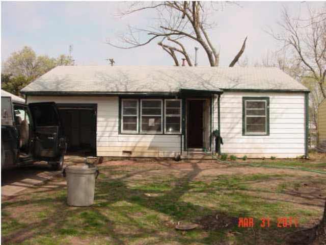 5814 E Castle Dr, Wichita, KS 67218