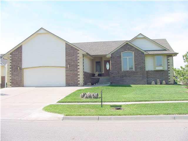 312 Tuscany Dr, Andover, KS 67002