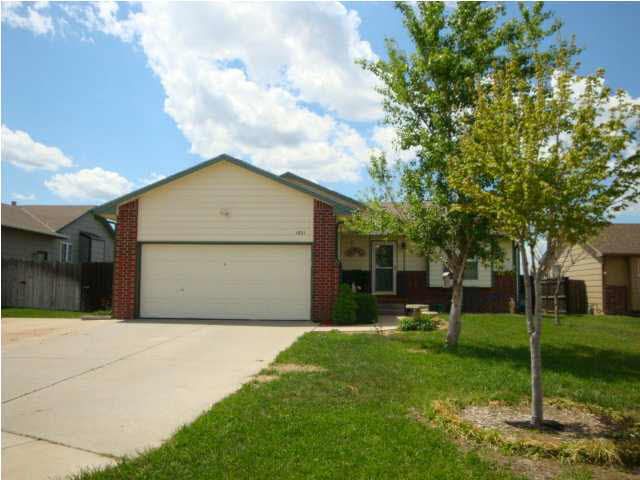 1021 N Springwood St, Goddard, KS 67052