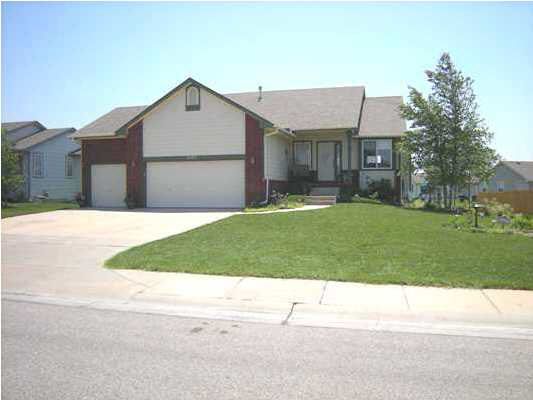 2207 E Glen Hills Dr, Derby, KS 67037