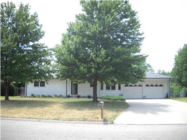 1005 Chestnut, Halstead, KS 67056