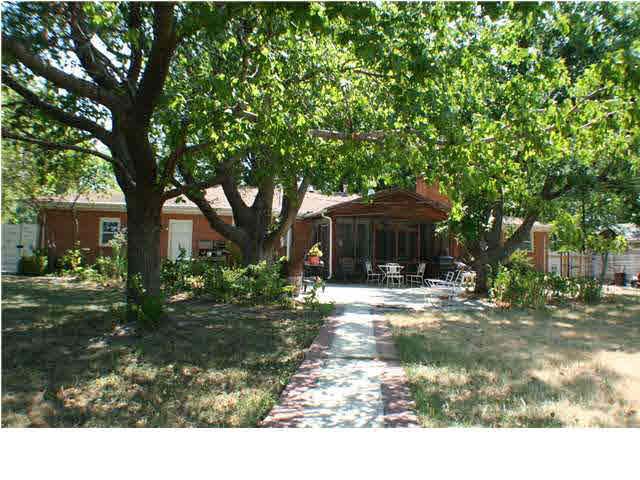 1621 Sunset Dr, Augusta, KS 67010