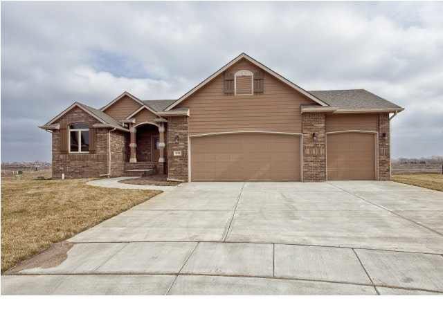 4742 Emerald Ct, Maize, KS 67101