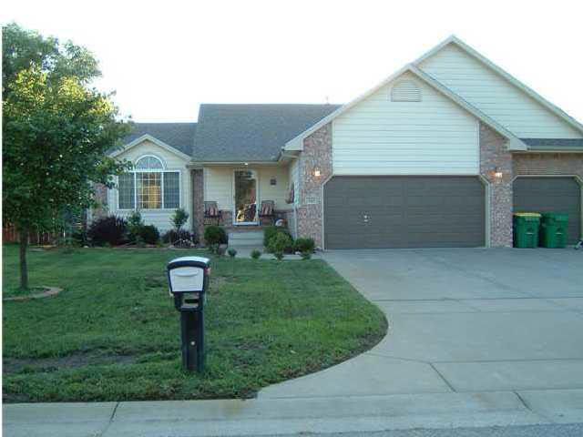 945 Pheasant Rn, Valley Center, KS 67147