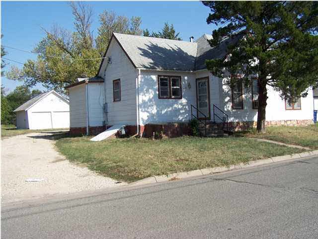 1002 S Walnut St, Newton, KS 67114