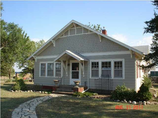 2115 Warren Ave, Winfield, KS 67156