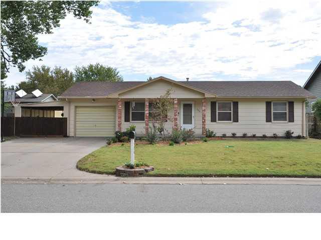 326 S Heather Ln, Maize, KS 67101