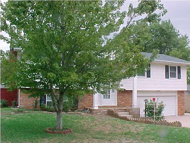 918 E Wedgewood Dr, Derby, KS 67037
