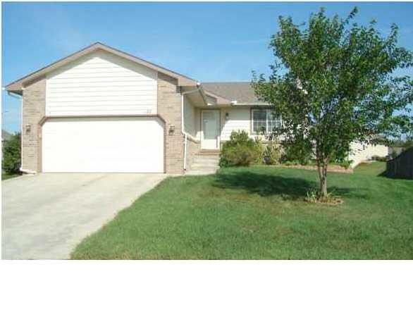 1620 N Amber Ridge Ct, Derby, KS 67037