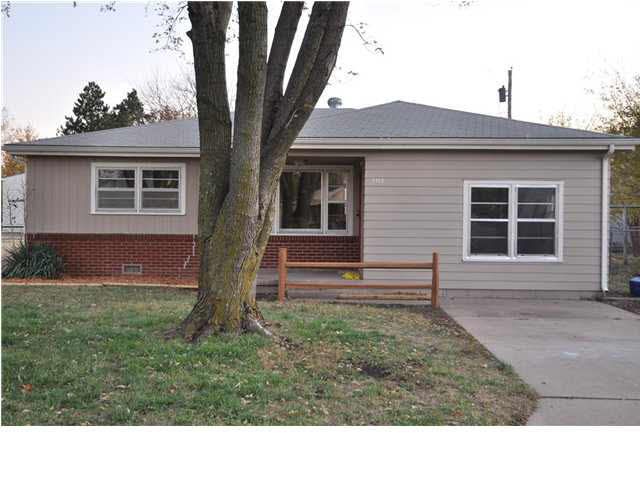 1703 E 10th St, Newton, KS 67114