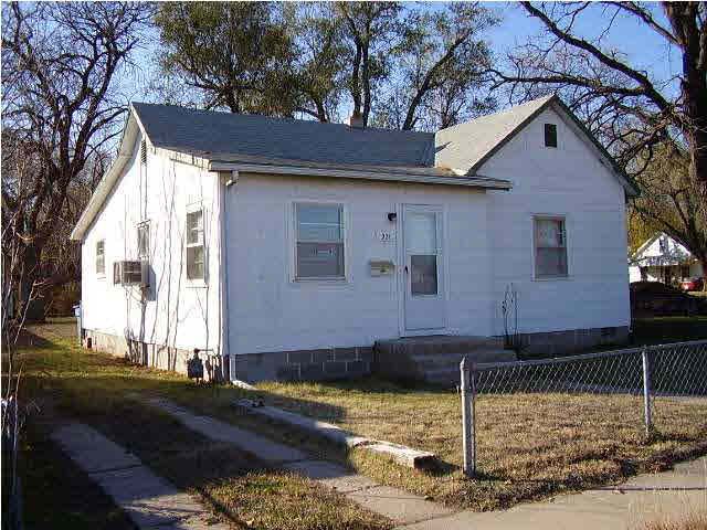 221 N Ash, Newton, KS 67114