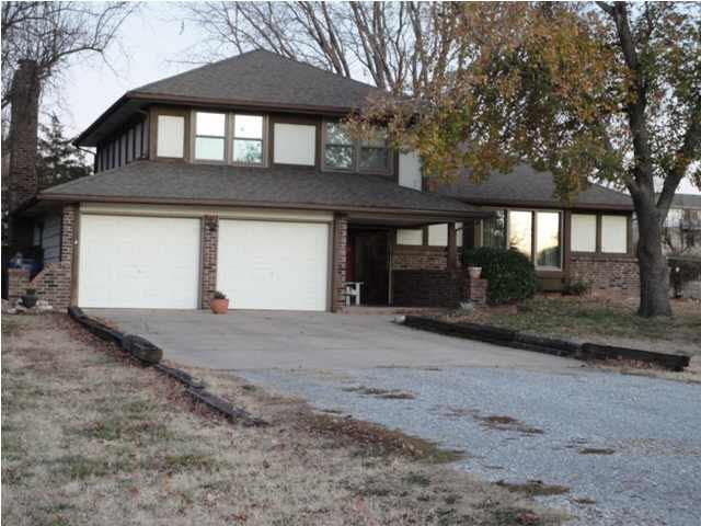 700 S Sharon Dr, Derby, KS 67037