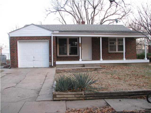 2122 S Pinecrest, Wichita, KS 67218