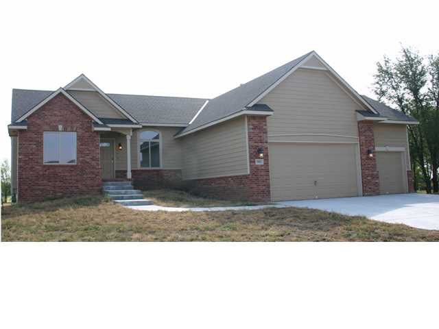 902 S Carriage Ct, Maize, KS 67101