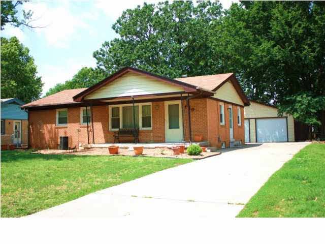 619 N Highland Park Dr, Mulvane, KS 67110