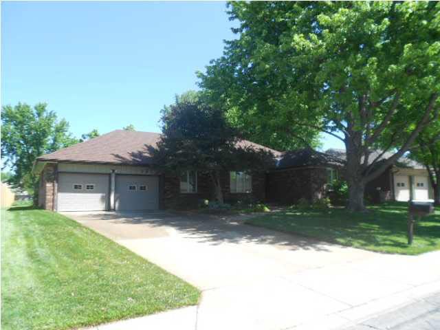 1250 N Armstrong Ct, Derby, KS 67037