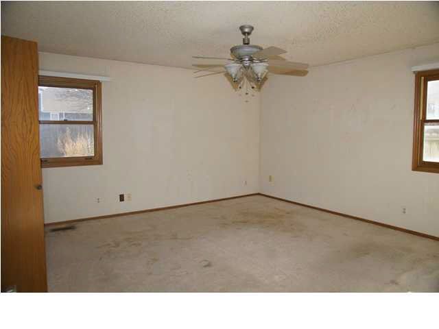 2126 Capri, Wichita, KS 67207