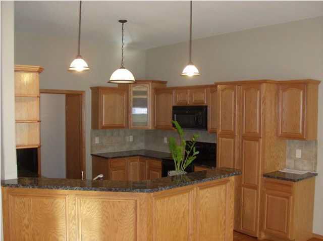 319 E Stone Creek St, Derby, KS 67037