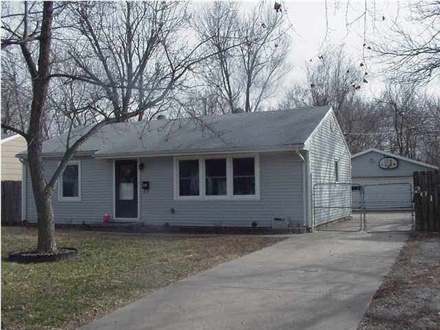 201 E Edgemoor, Derby, KS 67037
