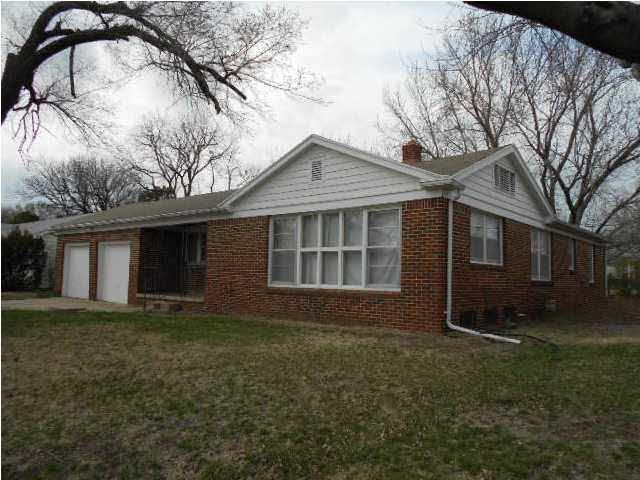 5926 E Zimmerly St, Wichita, KS 67213