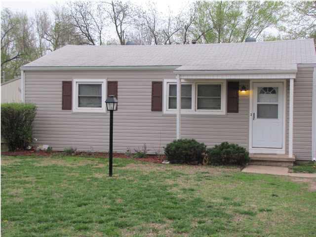 423 E Vine Ave, Mulvane, KS 67110