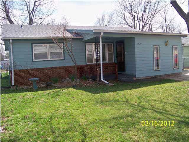 1609 E 10th, Newton, KS 67114