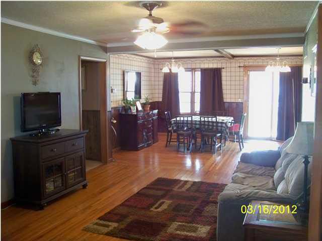 1609 E 10th, Newton, KS 67114