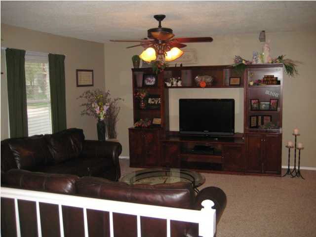 228 Frontier Dr, Mulvane, KS 67110