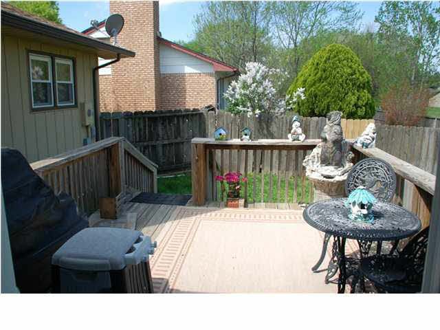 8600 E Lockmoor Cir, Wichita, KS 67207