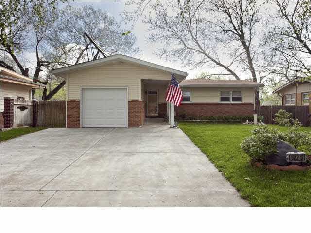 522 S Derby Ave, Derby, KS 67037