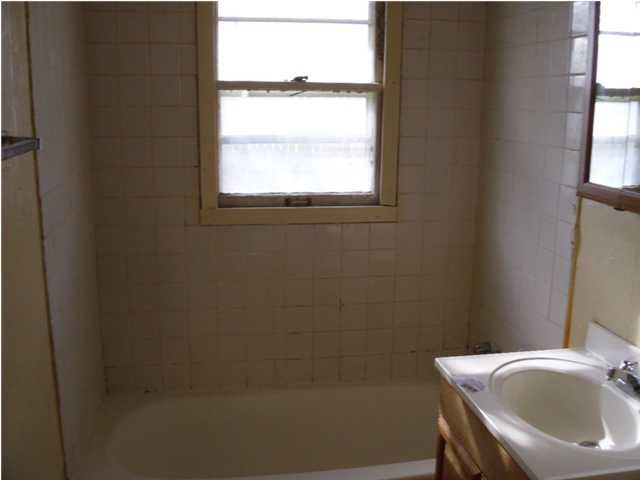 925 N Bebe St, Wichita, KS 67212