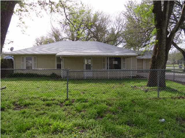 925 N Bebe St, Wichita, KS 67212
