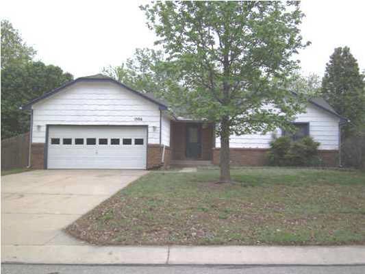 1506 E Cresthill Rd, Derby, KS 67037