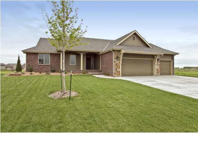 4744 Emerald Ct, Maize, KS 67101