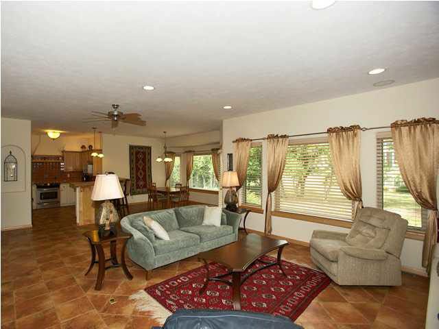 10206 E 19th St, Wichita, KS 67206