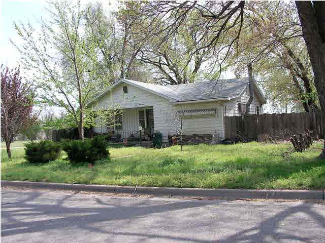 1653 E Selma, Wichita, KS 67216